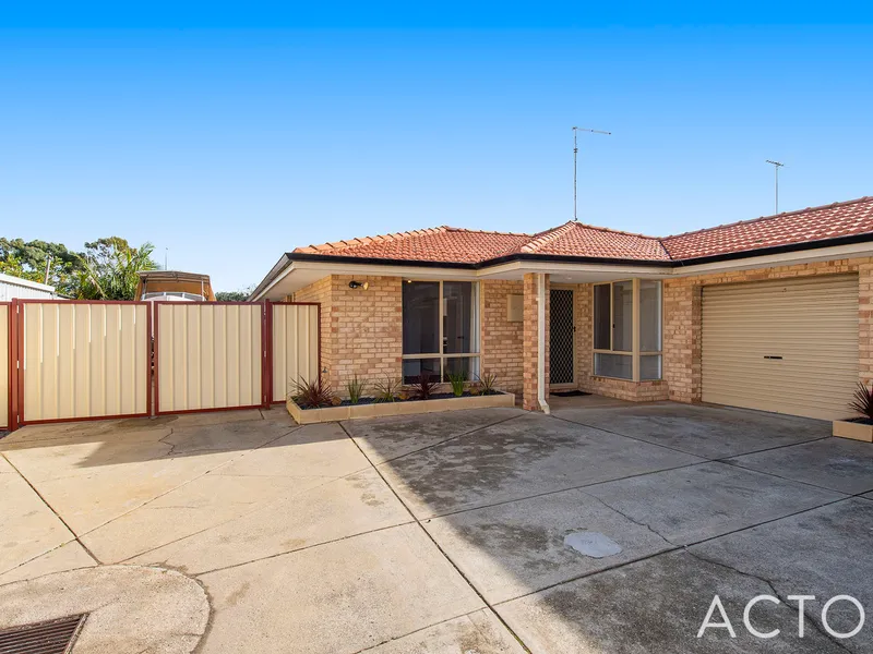 NEAT AS A PIN & SIDE ACCESS