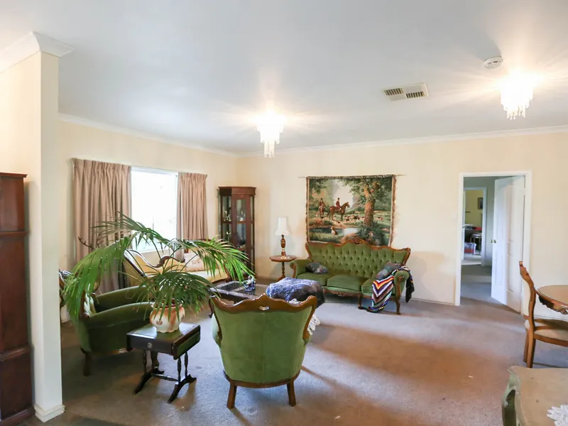 Splendid Luxury 4 x 2 Stylish Modern Home 5 mins from Toodyay on 2 Tranquil Acres