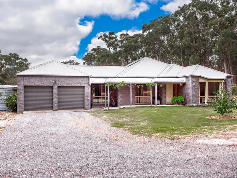 Immaculate Rural Living On 5 Acres