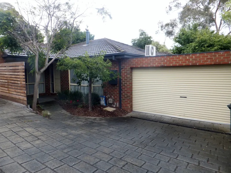 CONVIENTLY LOCATED UNIT IN MOUNT WAVERLEY SCHOOL ZONE