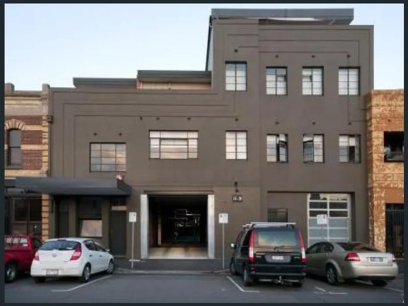 Inner-city warehouse living at its best!