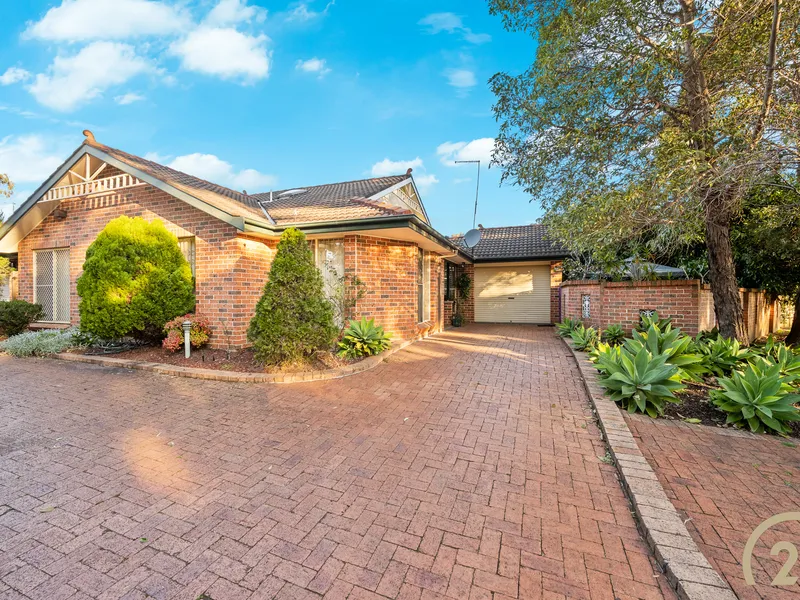 VILLA - 2-3 BEDS - LOW STRATA