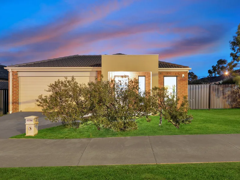 Family Home On A Massive 580 m2Block with Huge Side Access !!