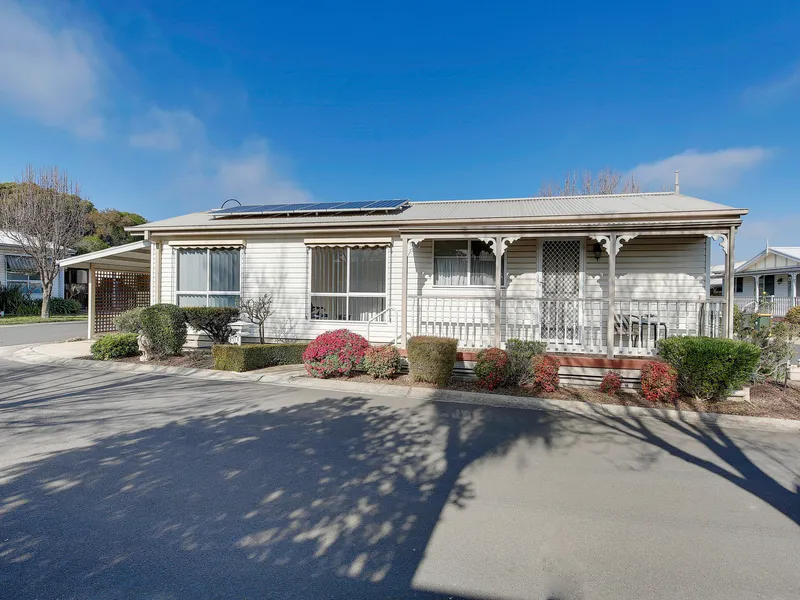 Pet friendly home in welcoming over 55s community