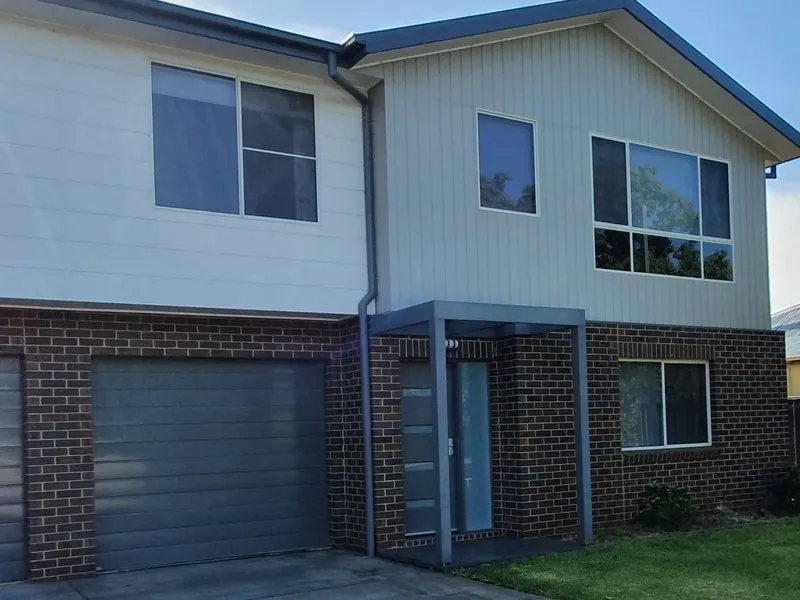 THREE BEDROOM TOWNHOUSE IN CENTRAL