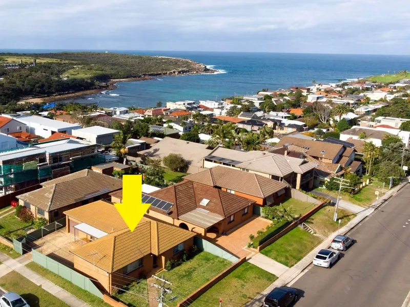 LARGE FAMILY HOME WITHIN 550M OF MALABAR BEACH