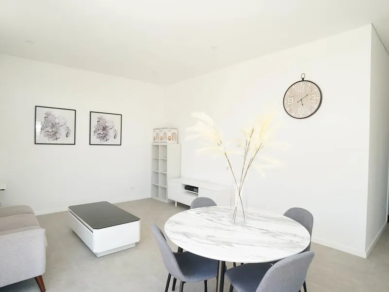 NEAR NEW HALF-HOUSE