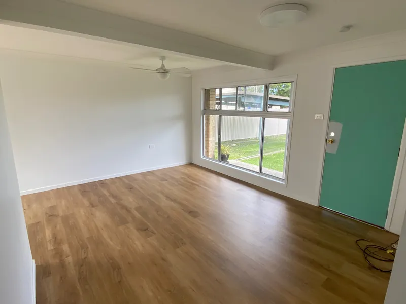 FRESHLY RENOVATED FLAT