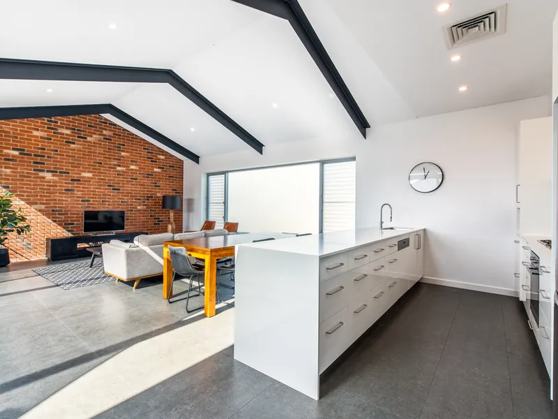 FABULOUS NEW YORK STYLE FULLY FURNISHED APARTMENT