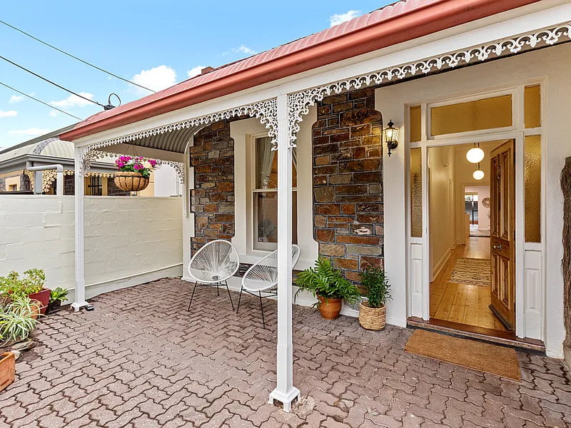 Carefree & Classic Cottage Charm!