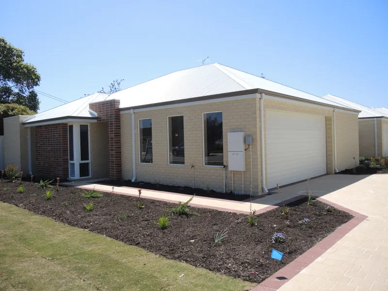 Absolutely gorgeous, front 3 bed villa!  