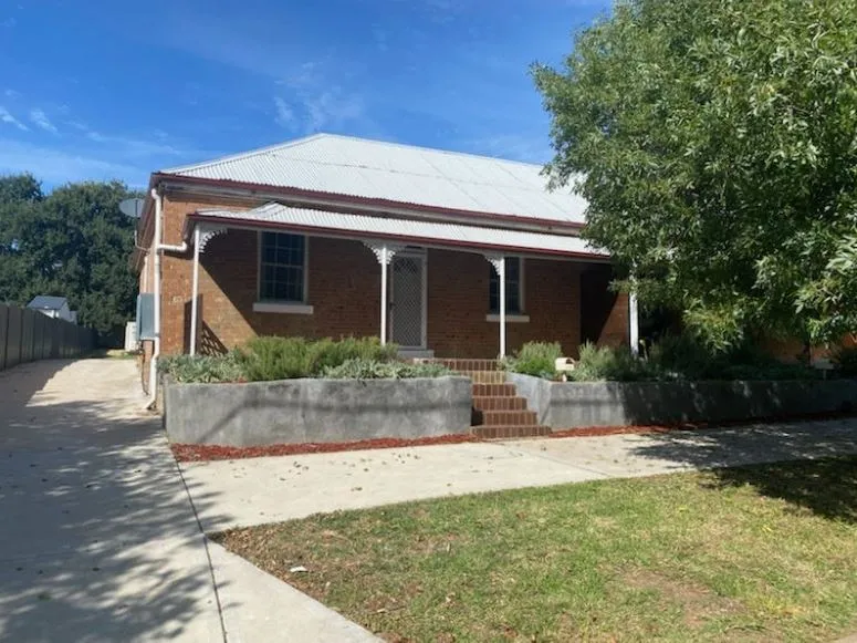 Duplex on large block - In a Central Location