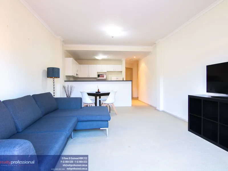 High level 1 bed in heart of Pyrmont with Parking