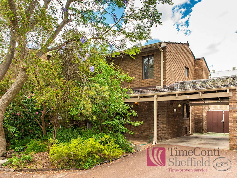 3 x 1 TOWNHOUSE IN STUNNING LOCATION, 1 BLOCK FROM THE RIVER FRONT!!