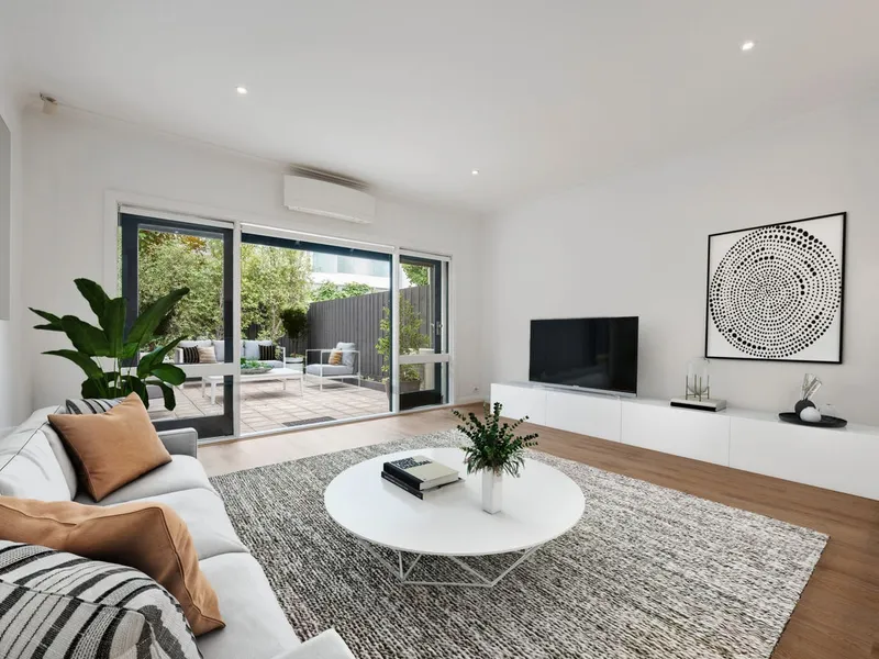 Light-filled Parkside Living