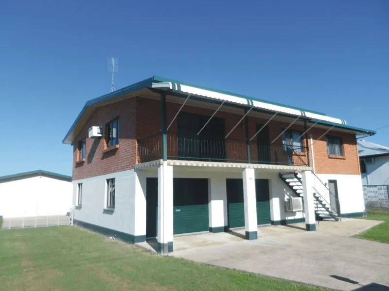 BRICK / BLOCK HOME - OUT OF KNOWN FLOOD !