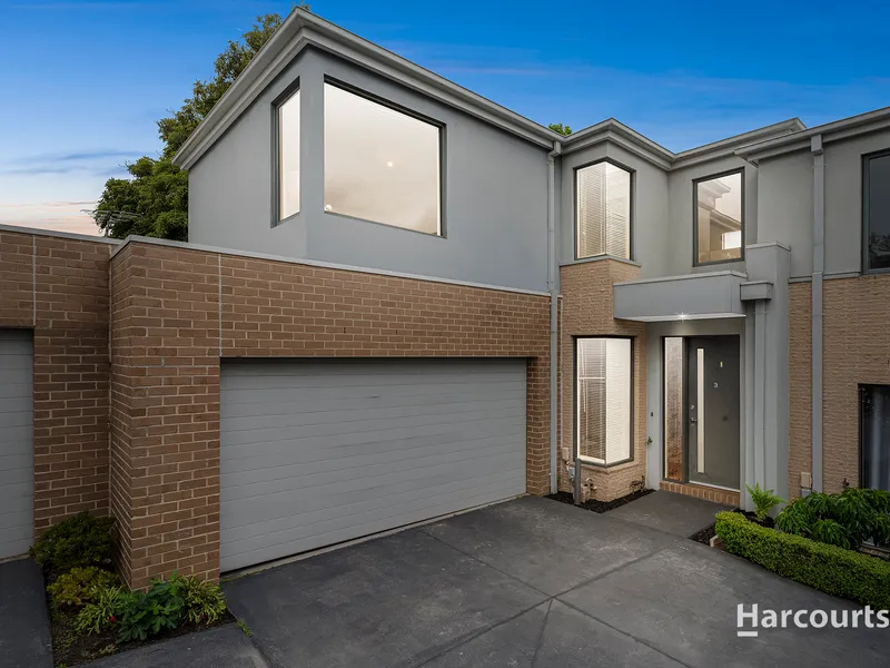 Modern Elegance and Convenience: Spacious 2-Story Townhouse in Prime Location