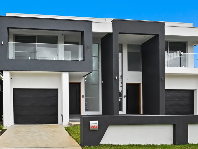 4 Bedroom Duplex - Quality Finishes throughout & Smart Home System!