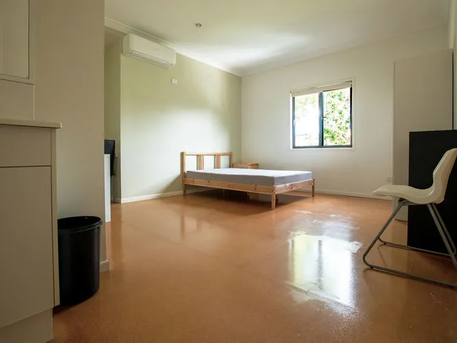 Fully furnished w/ all bills included! Walk to UQ St Lucia! Air-conditioning in each room!