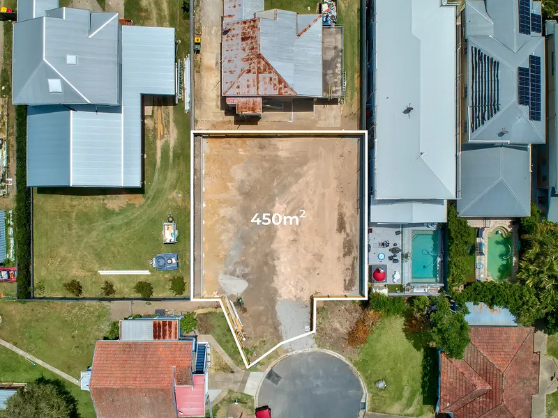 VACANT 450SQM BLOCK, PADUA PRECINCT!