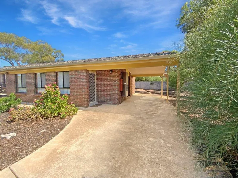 Neat & Tidy Two Bedroom Villa in Town Centre