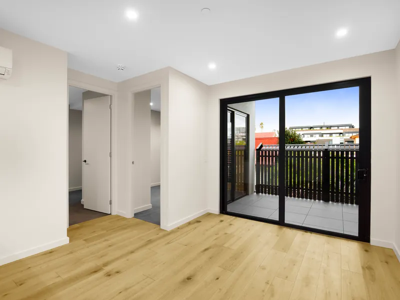 Near New 2 Bedroom, 2 Bathroom - Ideal Location
