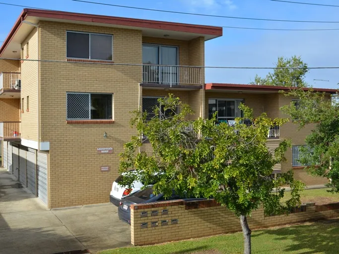 Spacious Well Presented 2 Bedroom Unit
