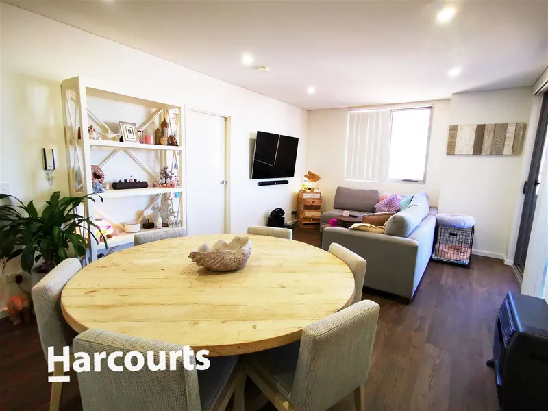 Modern living with a view!! Level 8 Apartment top floor