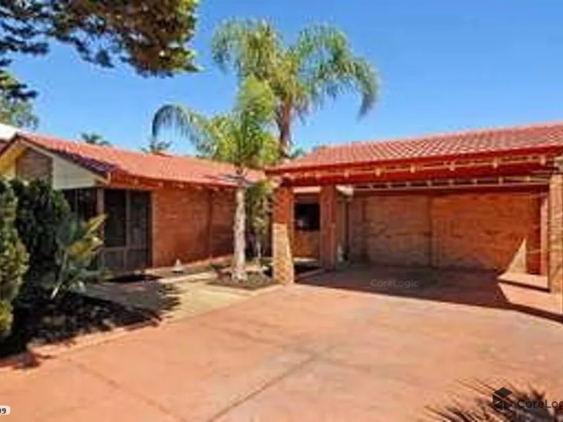 LARGE FAMILY HOME - POOL - AIR CONDITIONING