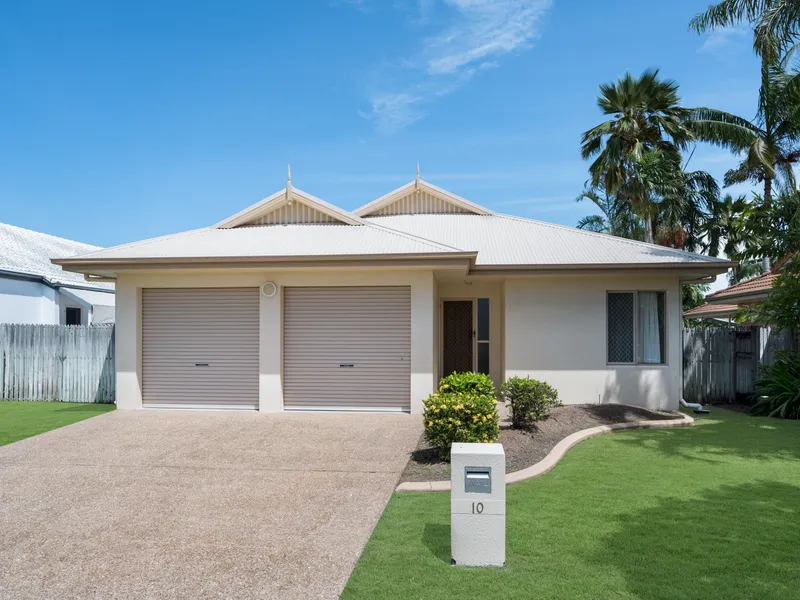 EXCEPTIONAL LOCATION!!! ANNANDALE FAMILY ENTERTAINER