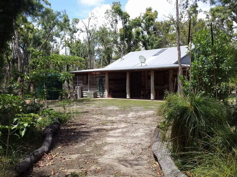 Byfield Cabins, Couples Retreat on Waterpark Creek