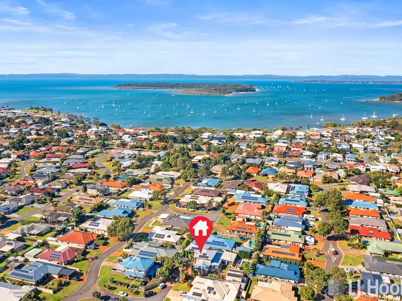 MASSIVE DUAL LIVING FAMILY HOME - WALK TO WATER - 1/4 ACRE SHED & POOL