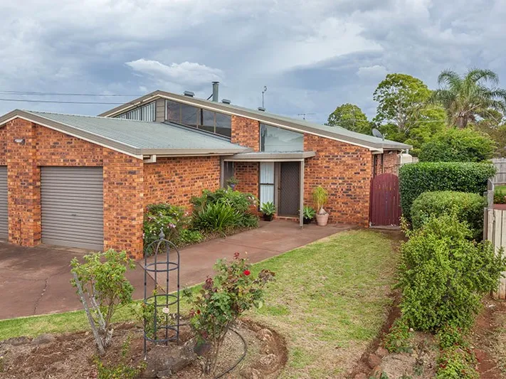 Half Duplex - No Body Corporate Fees