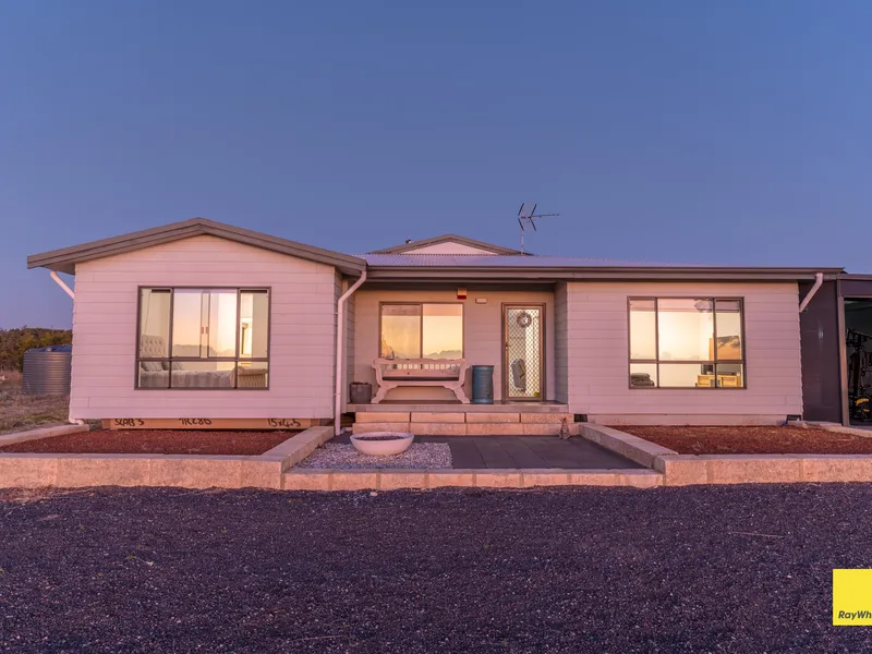 PERFECTLY DESIGNED HOME TO SUIT A COMFORTABLE COUNTRY LIFESTYLE