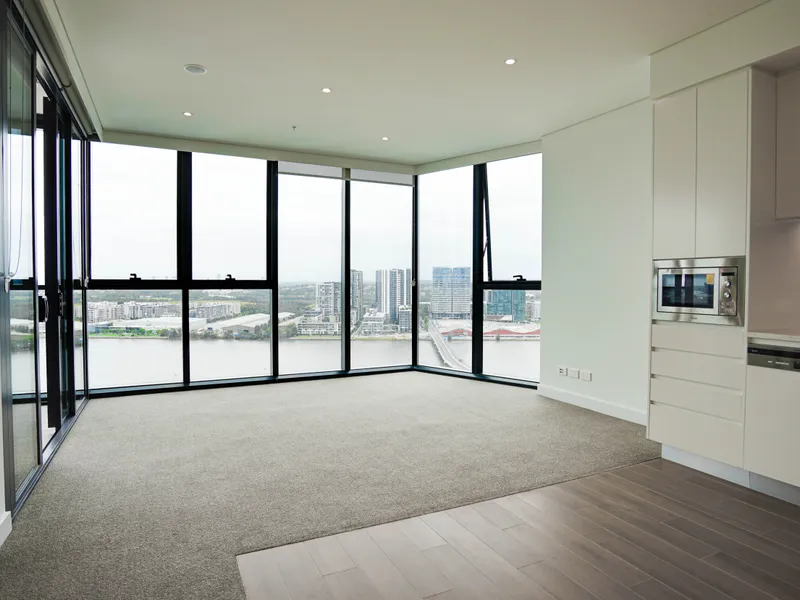 Luxury home with stunning water-views on level 18 of the iconic Rhodes Central Residence