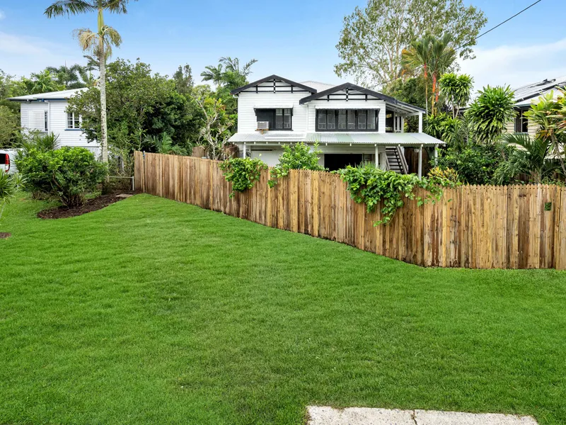 Traditional Queenslander - Huge Deck!