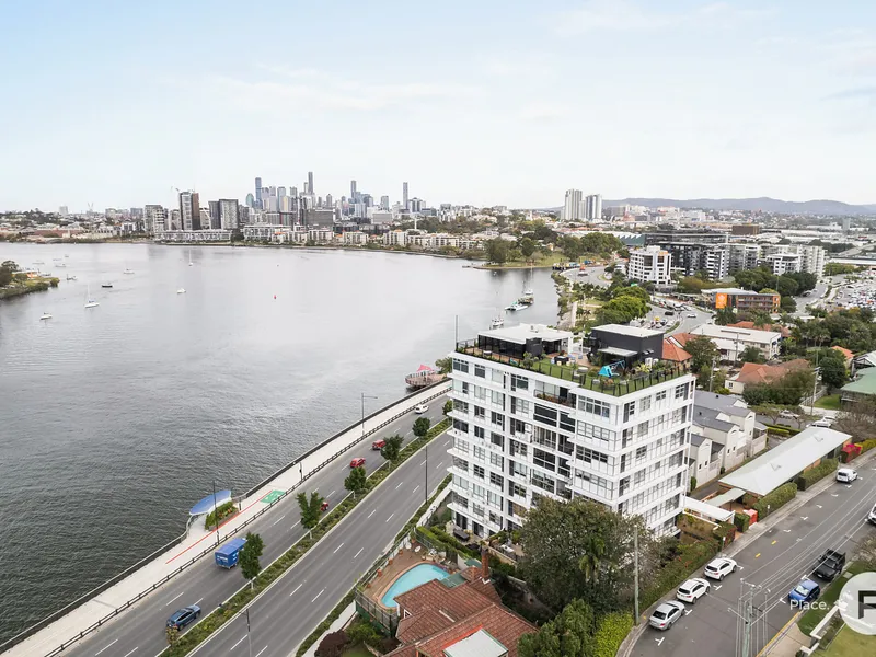 Bluechip Riverview Apartment in tightly-held ‘Camden’