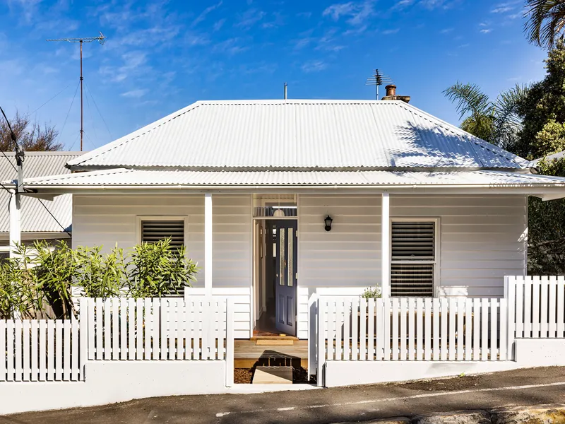 Freestanding gem on a superb 280sqm block with approved DA