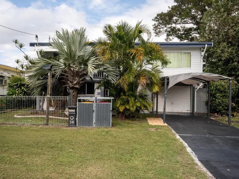 CHARMING 3 BEDROOM HOME ON A CORNER BLOCK IN SOUGHT AFTER LOCATION OF KIRWAN WITH SOLAR!!