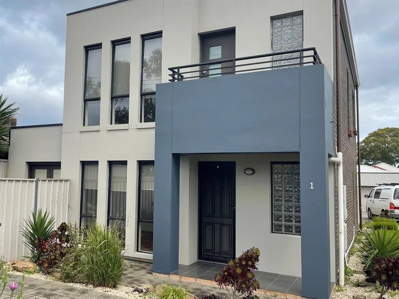Modern townhouse in fantastic location