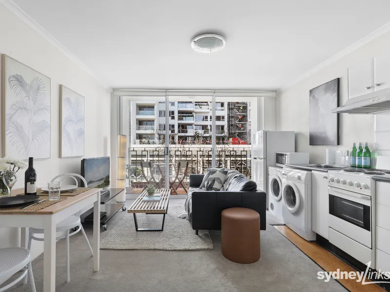 Fully Furnished One Bedroom Apartment with internal laundry