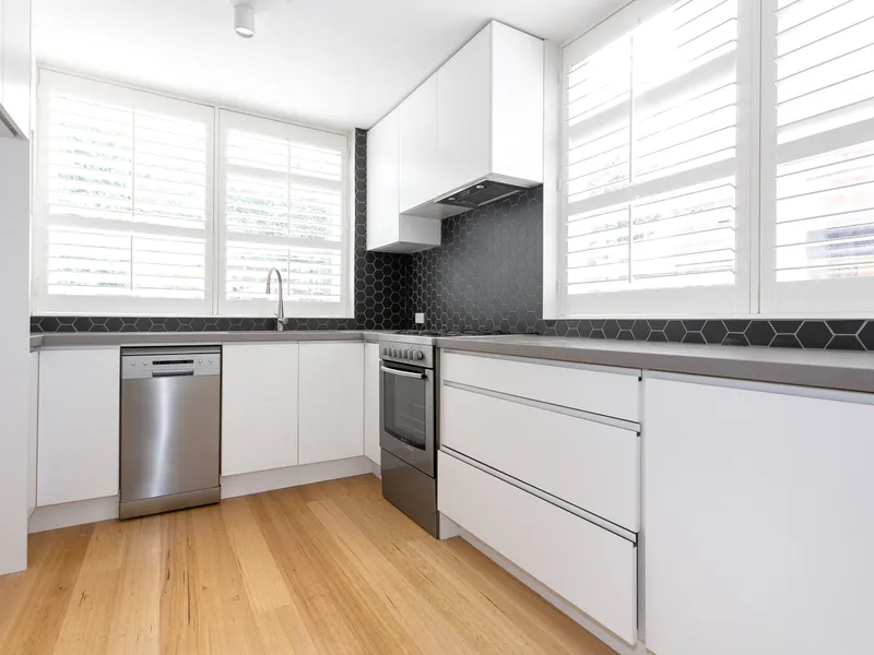 Renovated beauty with convenient Hawthorn location