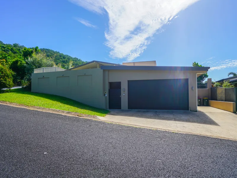 large very private home in a quiet close in Kanimbla