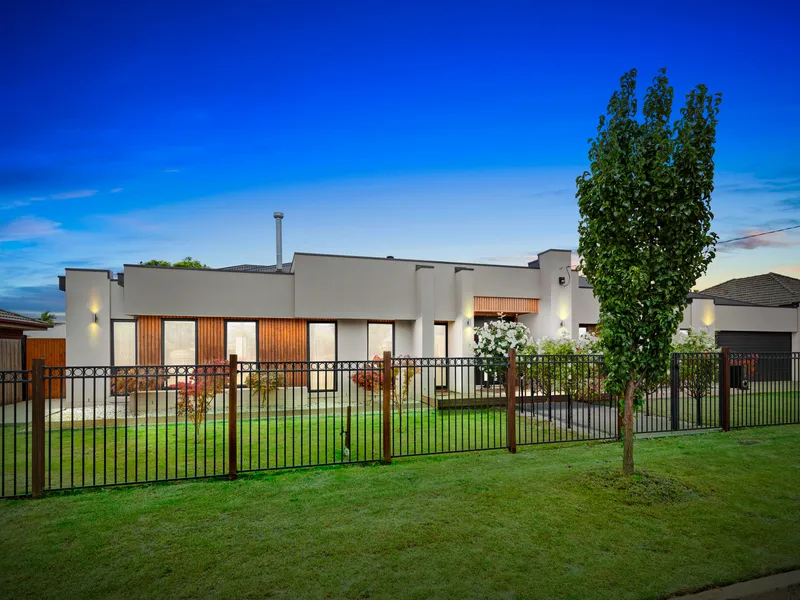 MODERN PARADISE ON APPROX 930m2 IN CENTRAL WERRIBEE - WALK TO EVERYTHING!!