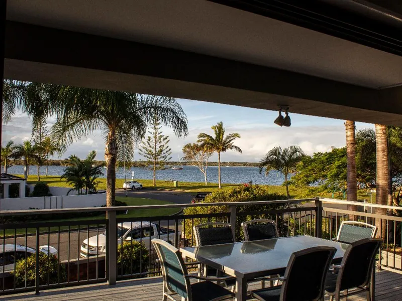 POSITION! POSITION! MILLION DOLLAR AMAZING BROADWATER VIEWS - OPPOSITE BEACH.