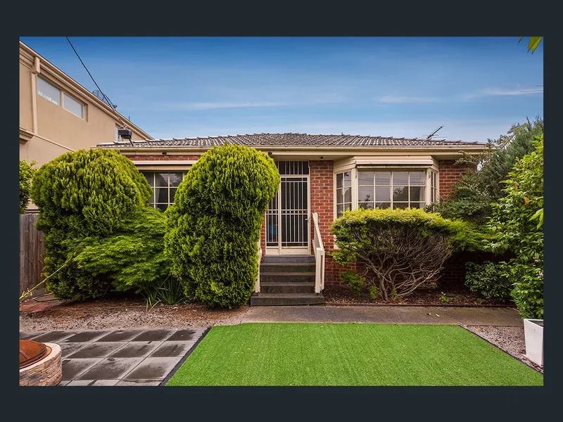 Spacious Unit in a Highly Coveted Camberwell Pocket