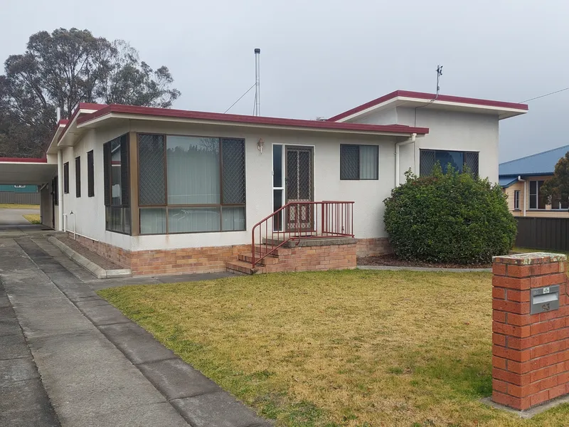 Spacious Family Home - Large Allotment