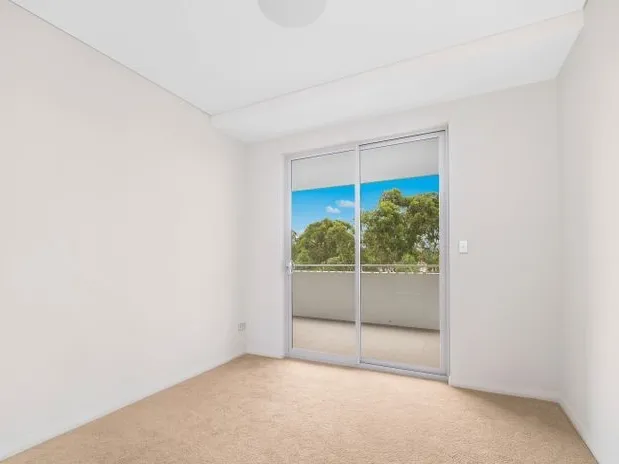 2 bedrooms, 2 bathrooms plus study apartment in the heart of Rouse Hill