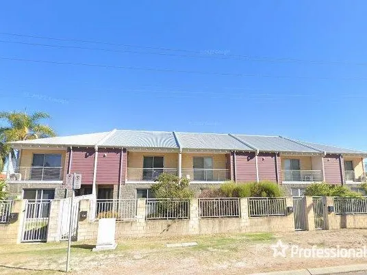 Secure Townhouse 200 metres to Cannington Train Sation.