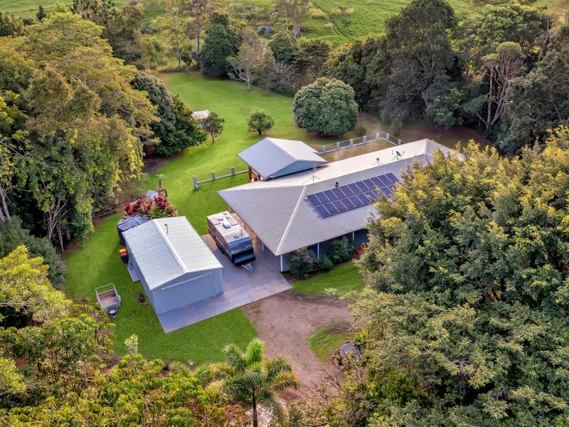 Located 5 minutes from Malanda | Newly Renovated | Impressive Family Home